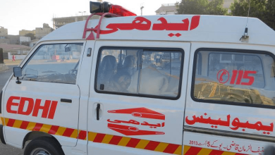 خیرپور میں موٹر سائیکل اور ٹریکٹر ٹرالی میں تصادم کے نتیجے میں 3 افراد جاں بحق ہوگئے۔