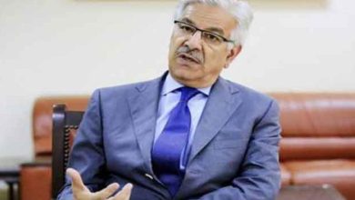 علی امین گنڈاپور کے گارڈ نے پی ٹی آئی کارکنوں پر فائرنگ کی، خواجہ آصف کے بیان نے سب کو حیران کردیا