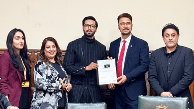 اداکار فہد مصطفیٰ کو برطانوی پارلیمنٹ نے ایوارڈ سے نوازا دیا