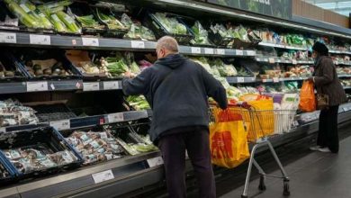 برطانیہ میں پیٹرول کی قیمتوں میں کمی سے مہنگائی میں غیر متوقع کمی