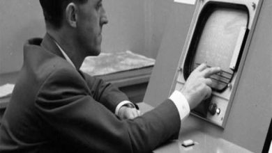 دنیا کا سب سے پہلا ٹچ اسکرین آلہ کس نے بنایا؟