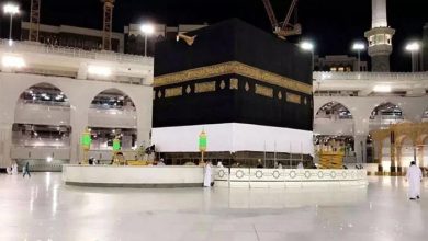 غلاف کعبہ کو حج کے ایام سے قبل زمین سے 3 میٹر بلند کر دیا گیا