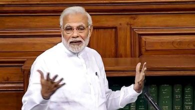 پلوامہ حملے پر سیاست؟ کانگریس رہنما نے لائیو پروگرام میں نریندر مودی کا ووٹ مانگنے کا کلپ چلا دیا