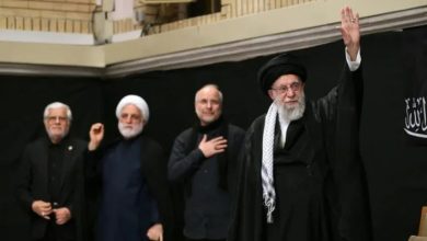 ایران اسرائیل کشیدگی کے بعد آیت اللّٰہ خامنہ ای منظر عام پر آ گئے، تہران میں شب عاشور کی مجلس میں شرکت