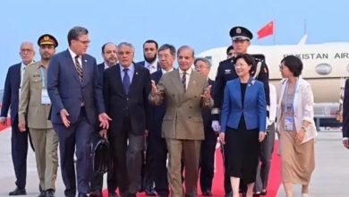 "چین میں پاکستانی وزیراعظم کا گرمجوش استقبال، مودی کا استقبال رہا سادہ — سوشل میڈیا پر جاری تبصرے"