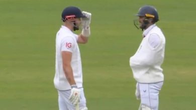 زخمی ہاتھ سے کریز پر واپسی: کرس ووکس نے سلیم ملک کی تاریخی قربانی کی یاد تازہ کر دی