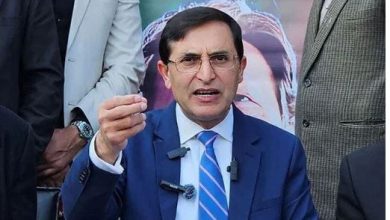 پی ٹی آئی چیئرمین بیرسٹر گوہر کی صحافیوں سے غیرمشروط معافی، پی ایف یو جے نے احتجاج ختم کر دیا