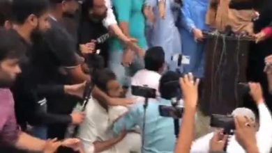 صحافی طیب بلوچ پر تشدد، علیمہ خان اور پی ٹی آئی رہنماؤں کے خلاف مقدمے کی درخواست