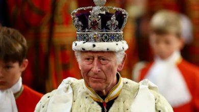 برطانیہ کا شاہی نشان والے نئے پاسپورٹس جاری کرنے کا اعلان