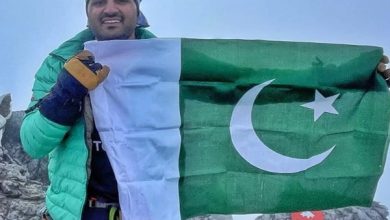 پاکستانی کوہ پیما اسد علی میمن نے ساتوں برِاعظموں کی بلند ترین چوٹیوں کا سفر مکمل کر کے تاریخی کارنامہ سر انجام دے دیا