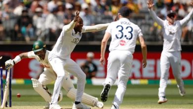 ایشیز سیریز سے قبل انگلینڈ کو بڑا دھچکا فاسٹ بولر مارک ووڈ دوسرے ٹیسٹ سے باہر