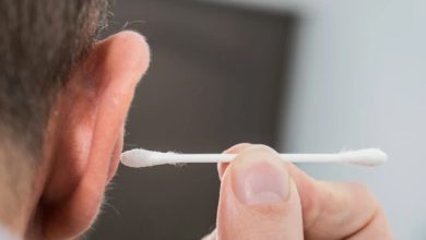 ماہرین کا وارننگ: کان صاف کرنے کے لیے روئی اور ایئربڈز کا استعمال خطرناک