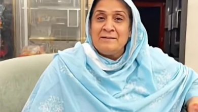 رجب بٹ کی والدہ کا شراب نوشی کے الزام پر وضاحت