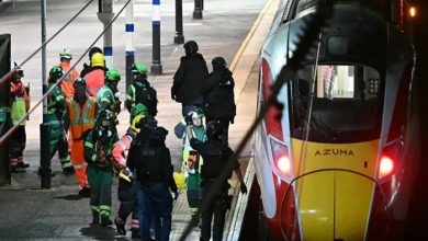 برطانیہ: ٹرین میں چاقو حملہ، 10 افراد زخمی — 9 کی حالت تشویشناک