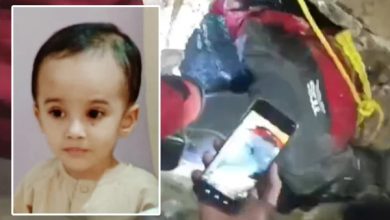 کراچی؛ مین ہول میں گرنے والے بچے کی لاش 15 گھنٹے بعد نصف کلومیٹر فاصلے سے مل گئی